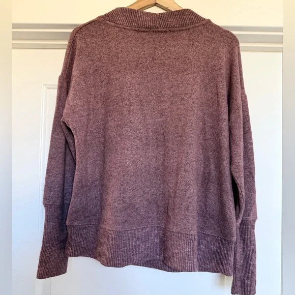 Evereve Women's Dusty Rose Heather V-Neck Sweater - Picture 2 of 6